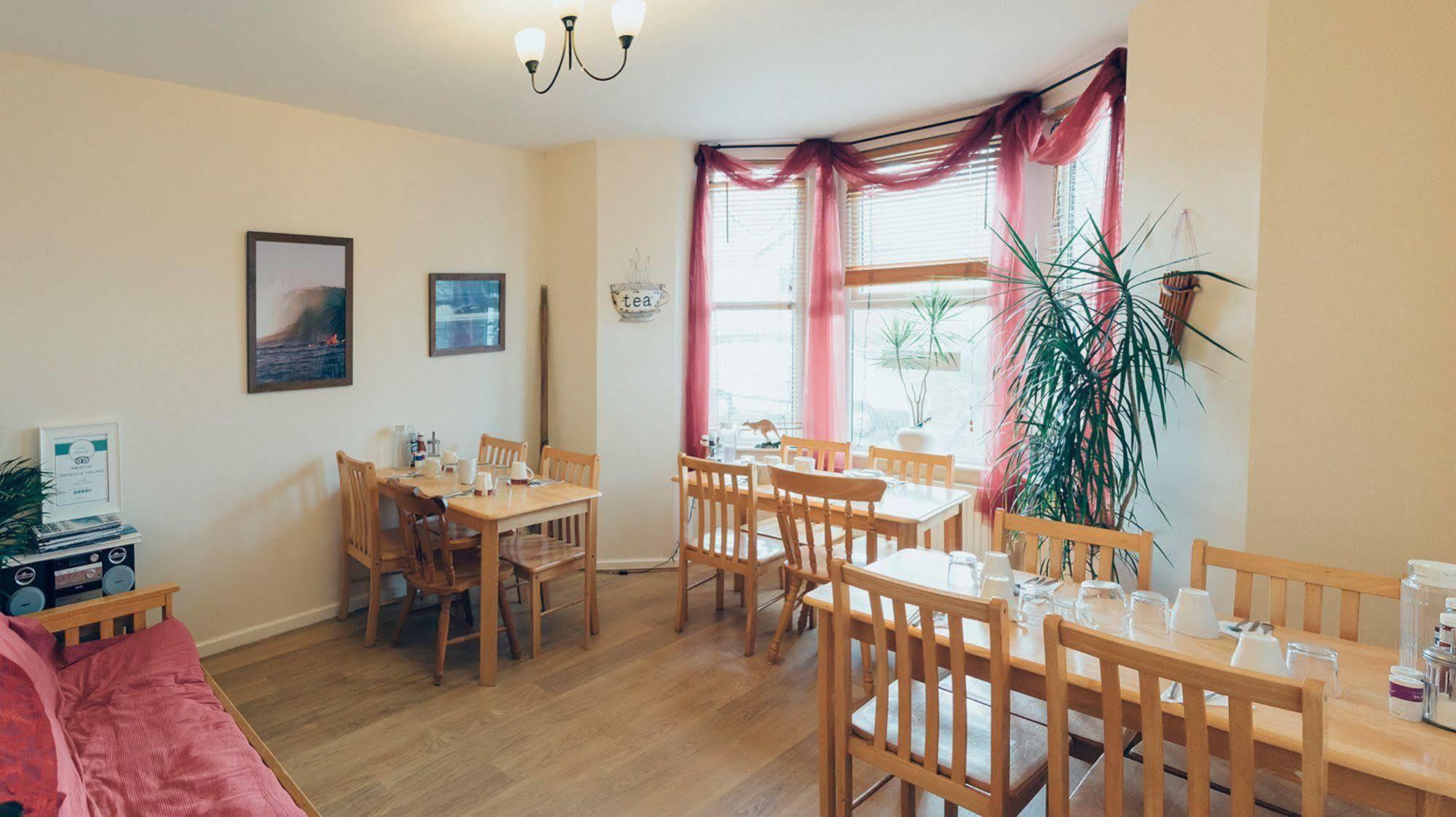 Smarties Guest House New Quay Exterior foto